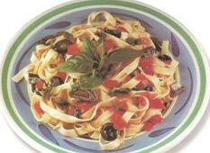 Fettuccini con Salsa de Tomate a las Hierbas