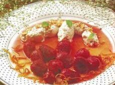 Frutillas con crema a la menta flambeada