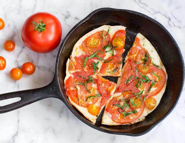 Pizza caprese a la sartén