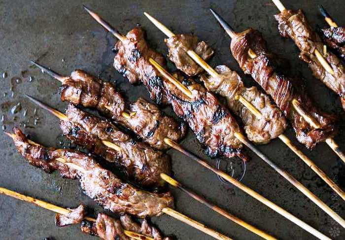 brochettes de entraña a la parrilla